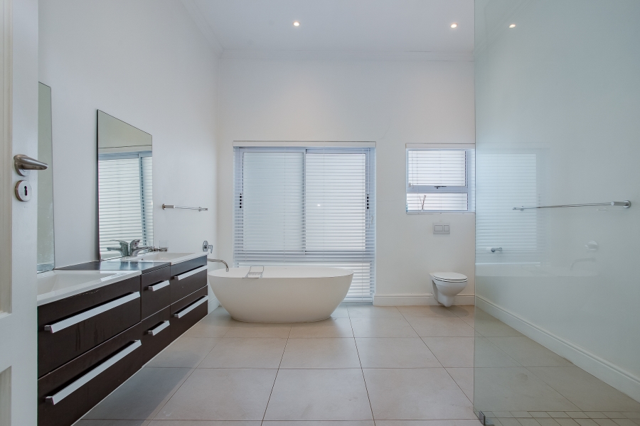 To Let 4 Bedroom Property for Rent in Val De Vie Estate Western Cape
